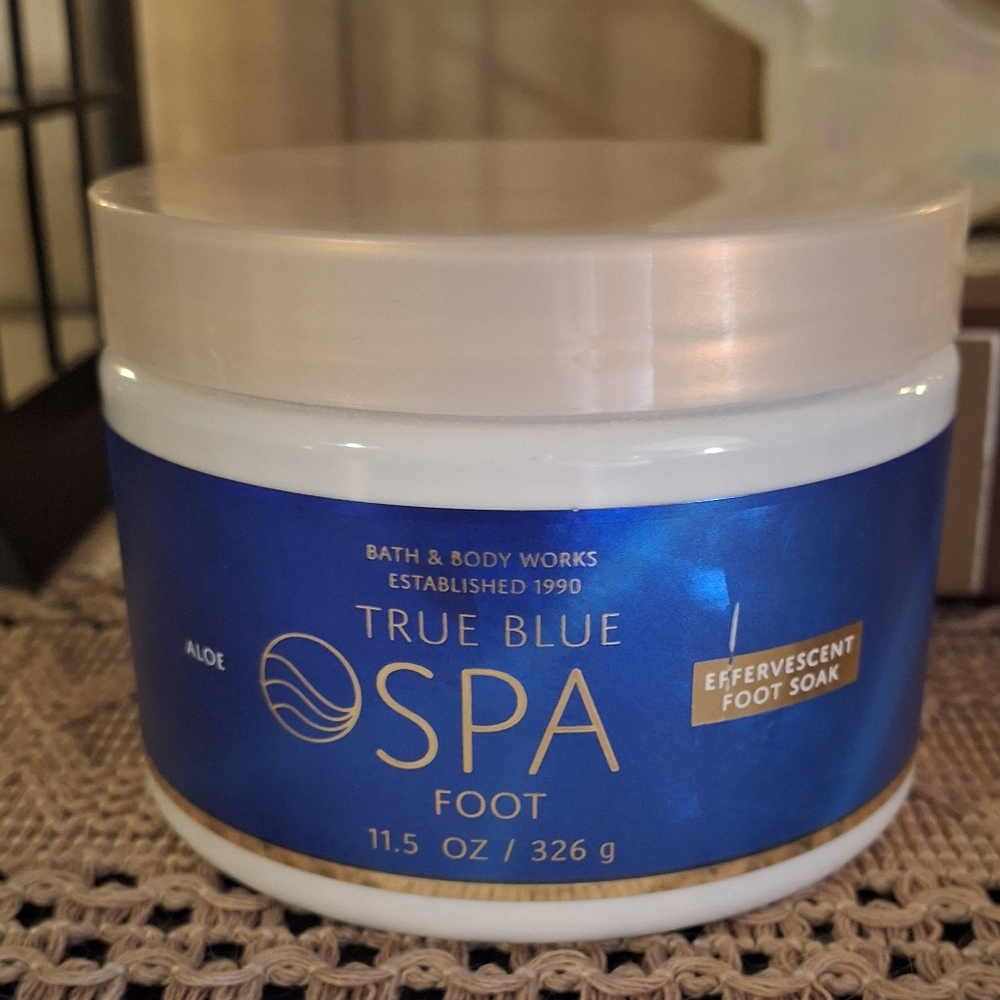 True Blue Spa Foot Soak- Bath and Body Works